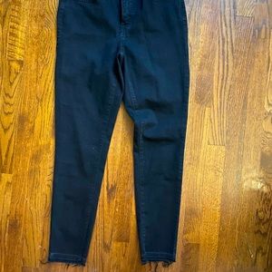7 for All Mankind Mid-rise ankle pants with raw hem Black size 8 NWOT
